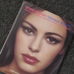 𝅺bobbie Brown teenage beauty book